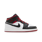 Jordan 1 Mid Gym Red Black Toe (GS) – boční pohled | Purekickz