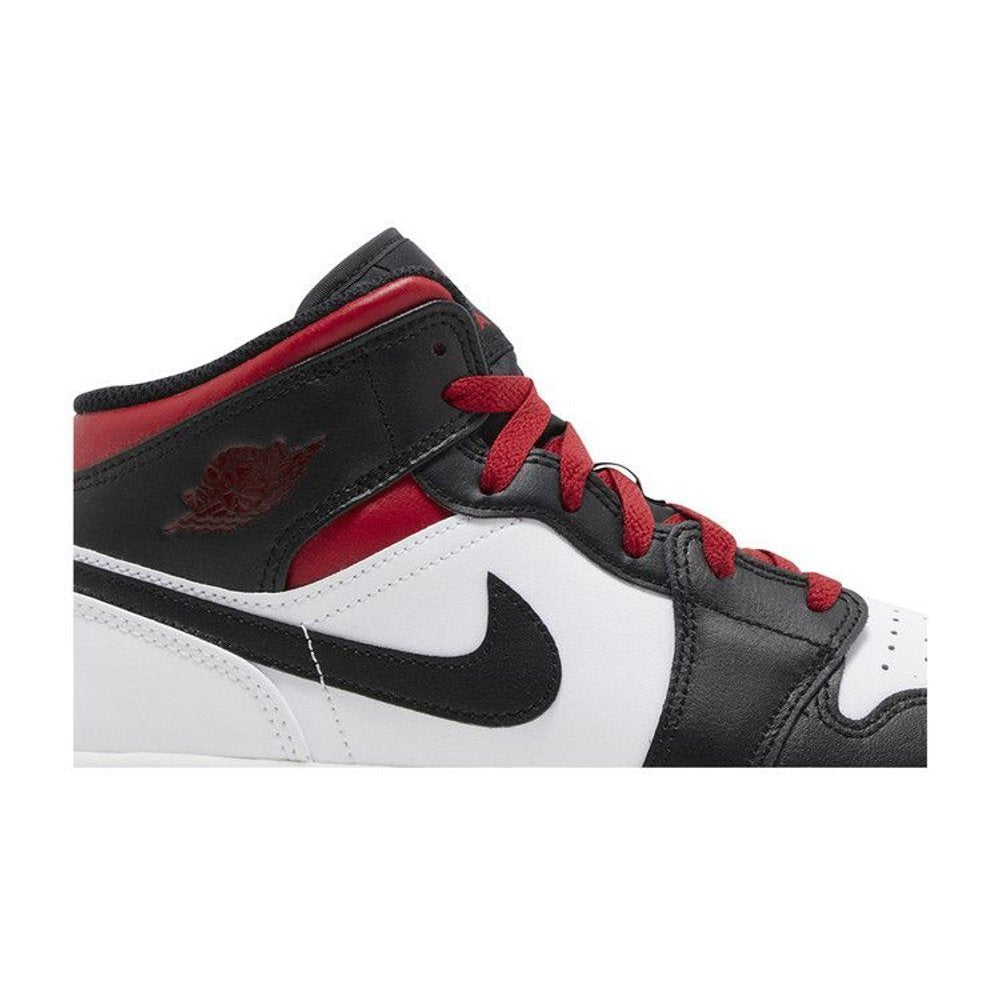 Jordan 1 Mid Gym Red Black Toe (GS) – detail | Purekickz