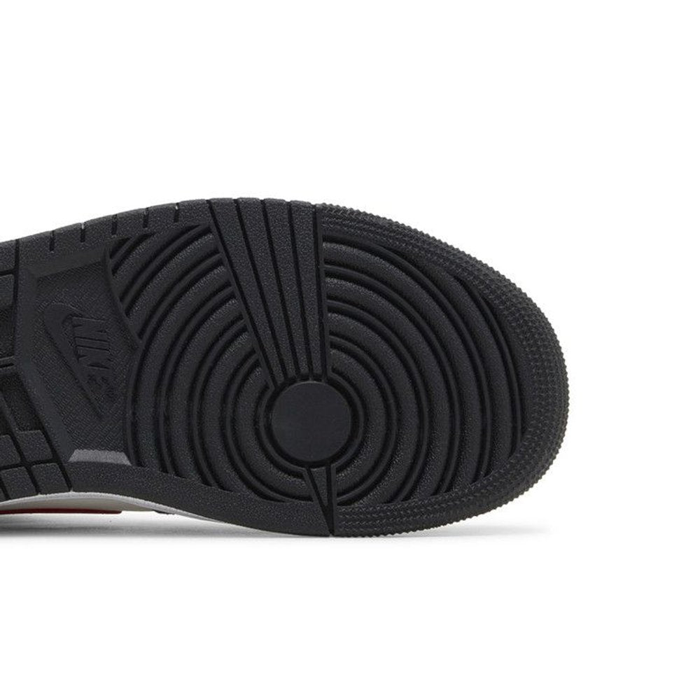 Jordan 1 Mid Gym Red Off Noir (W) – pohled shora | Purekickz