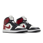 Jordan 1 Mid Gym Red Off Noir (W) – lifestyle foto | Purekickz