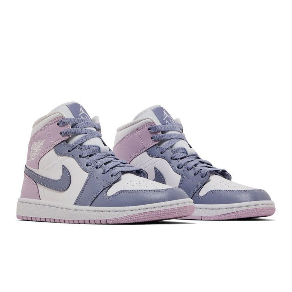 Jordan 1 Mid Indigo Haze Doll White (W) – lifestyle foto | Purekickz
