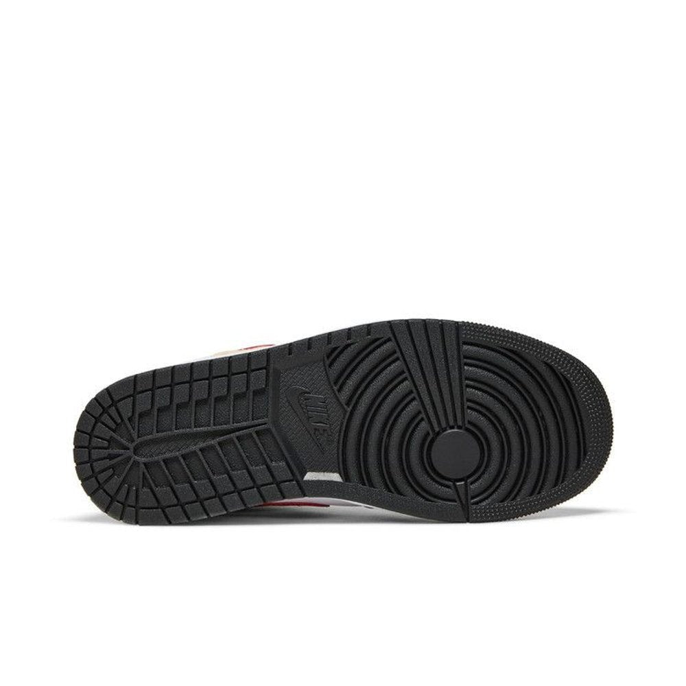 Jordan 1 Mid Light Curry Cardinal – zadní pohled | Purekickz