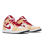 Jordan 1 Mid Light Curry Cardinal – lifestyle foto | Purekickz