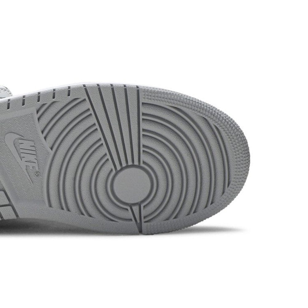 Jordan 1 Mid Light Smoke Grey Anthracite – pohled shora | Purekickz