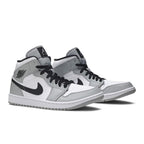 Jordan 1 Mid Light Smoke Grey Anthracite – lifestyle foto | Purekickz