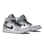 Jordan 1 Mid Light Smoke Grey Anthracite – lifestyle foto | Purekickz