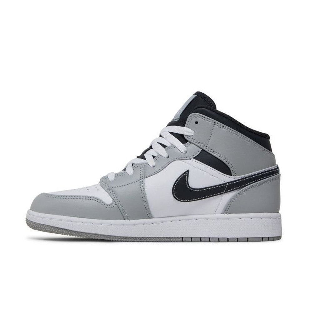 Jordan 1 Mid Light Smoke Grey (GS) – hlavní pohled | Purekickz