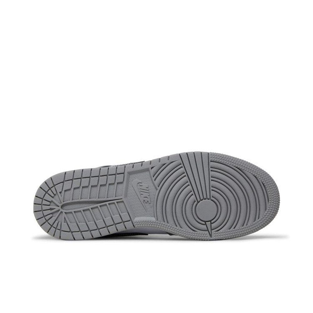 Jordan 1 Mid Light Smoke Grey (GS) – zadní pohled | Purekickz