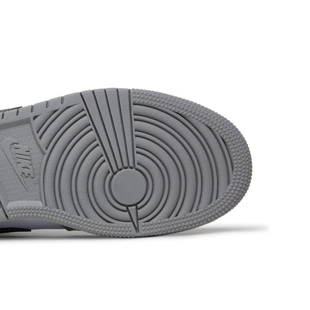 Jordan 1 Mid Light Smoke Grey (GS) – pohled shora | Purekickz