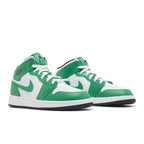 Jordan 1 Mid Lucky Green (GS) – lifestyle foto | Purekickz