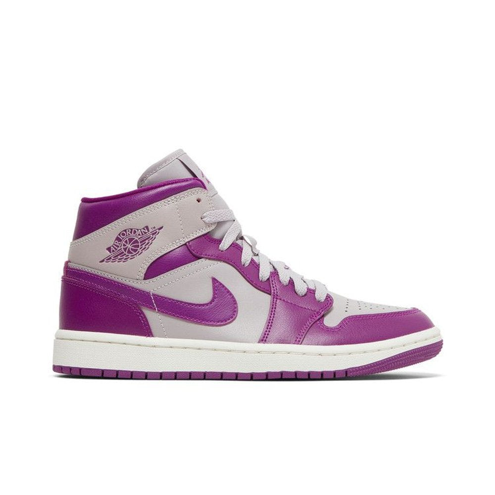 Jordan 1 Mid Magenta (2022) (W) – boční pohled | Purekickz