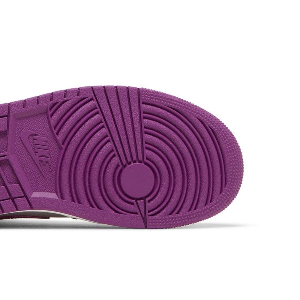 Jordan 1 Mid Magenta (2022) (W) – zadní pohled | Purekickz
