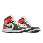 Jordan 1 Mid Newsprint Light Orewood Brown (W) – lifestyle foto | Purekickz
