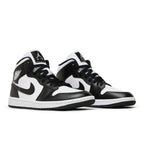 Jordan 1 Mid Panda – lifestyle foto | Purekickz