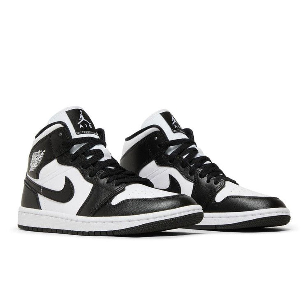 Jordan 1 Mid Panda – lifestyle foto | Purekickz