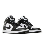 Jordan 1 Mid Panda – lifestyle foto | Purekickz