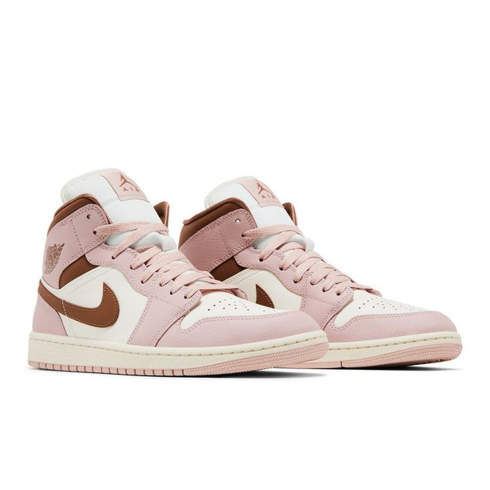 Jordan 1 Mid Pink Oxford Brown – lifestyle foto | Purekickz