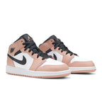 Jordan 1 Mid Pink Quartz (GS) – lifestyle foto | Purekickz