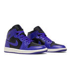 Jordan 1 Mid Purple Black (W) – lifestyle foto | Purekickz