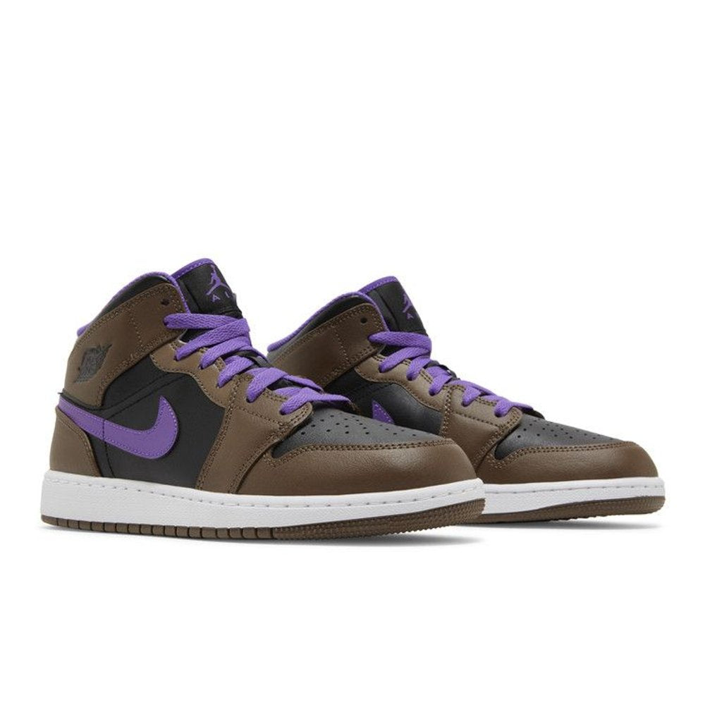 Jordan 1 Mid Purple Mocha (GS) – lifestyle foto | Purekickz