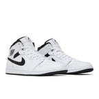 Jordan 1 Mid Reverse Panda – lifestyle foto | Purekickz