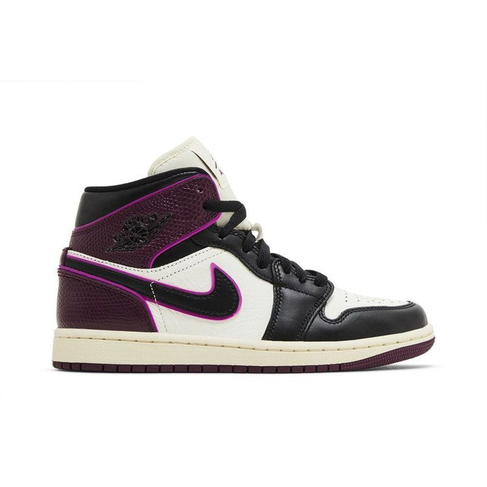 Jordan 1 Mid SE Bordeaux (W) – boční pohled | Purekickz
