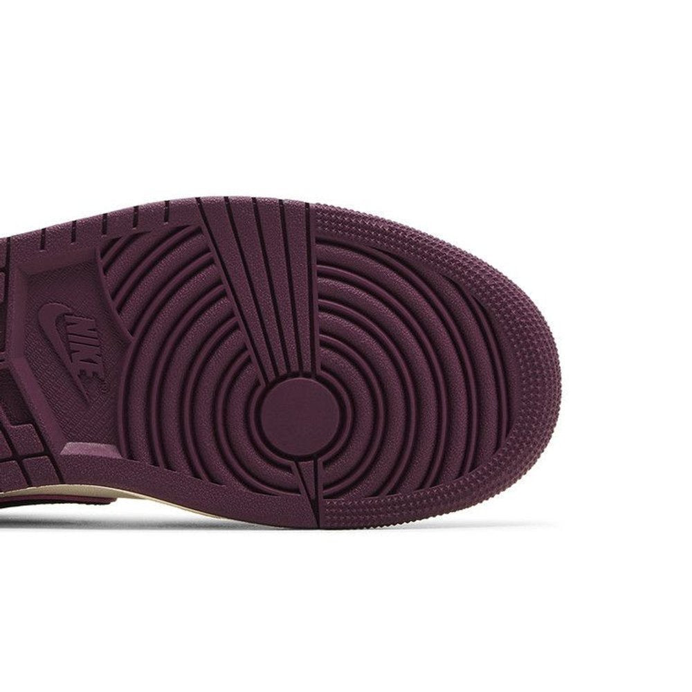 Jordan 1 Mid SE Bordeaux (W) – pohled shora | Purekickz