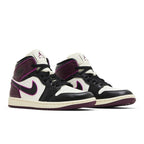 Jordan 1 Mid SE Bordeaux (W) – lifestyle foto | Purekickz