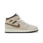 Jordan 1 Mid SE Brown Elephant (GS) – boční pohled | Purekickz