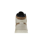 Jordan 1 Mid SE Brown Elephant (GS) – detail materiálu | Purekickz