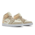 Jordan 1 Mid SE Canvas Khaki (W) – lifestyle foto | Purekickz