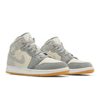Jordan 1 Mid SE Coconut Milk Particle Grey (GS) – lifestyle foto | Purekickz