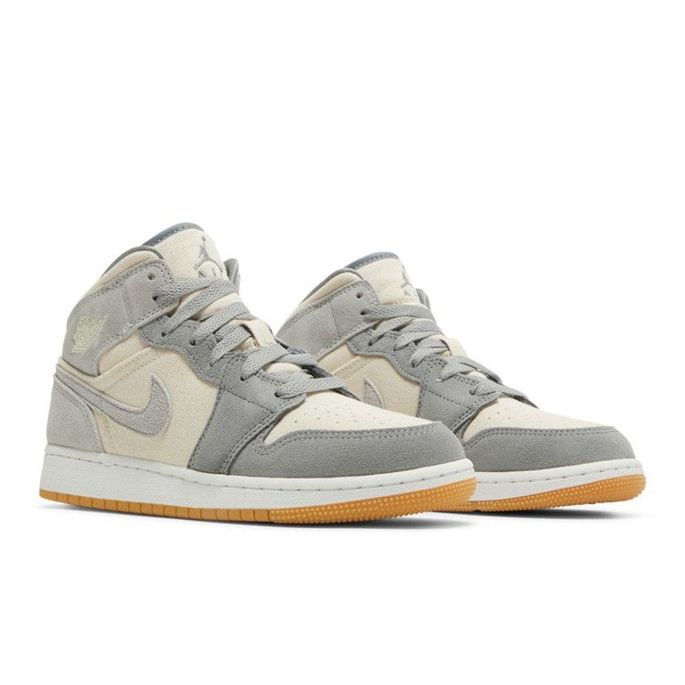 Jordan 1 Mid SE Coconut Milk Particle Grey (GS) – lifestyle foto | Purekickz
