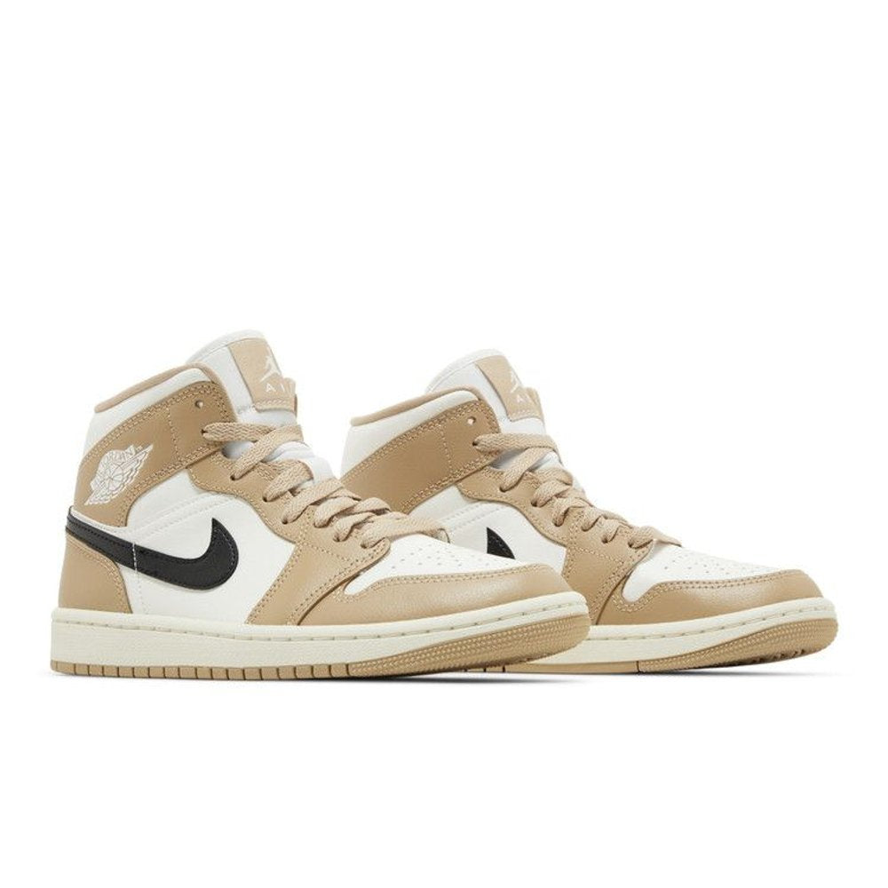 Jordan 1 Mid SE Desert Sail (W) – lifestyle foto | Purekickz