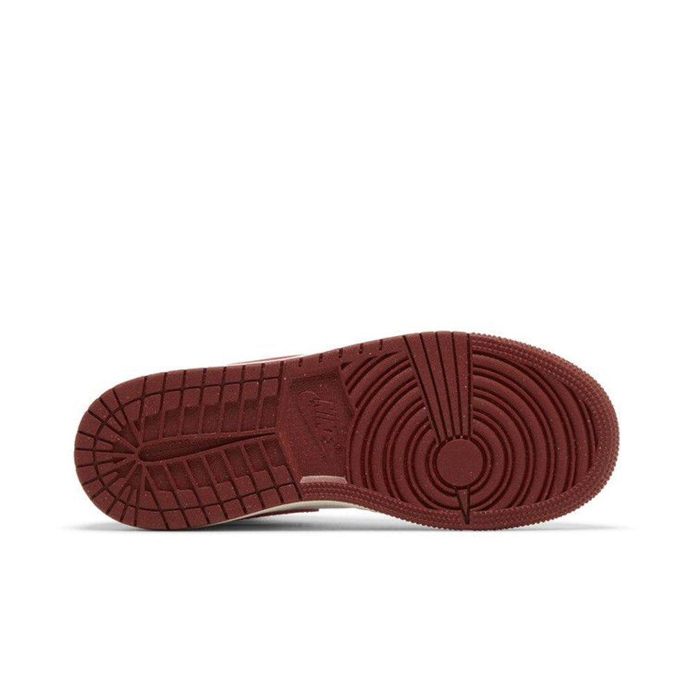 Jordan 1 Mid SE Dune Red – zadní pohled | Purekickz