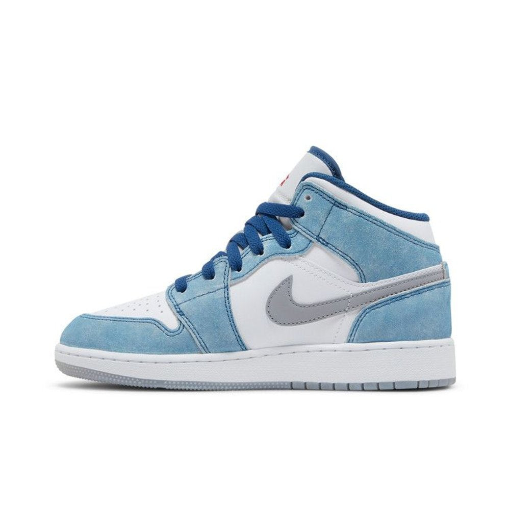 Jordan 1 Mid SE French Blue Light Steel (GS) – hlavní pohled | Purekickz