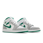 Jordan 1 Mid SE Grey Green – lifestyle foto | Purekickz