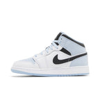 Jordan 1 Mid SE Ice Blue (2023) (GS) – hlavní pohled | Purekickz