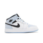 Jordan 1 Mid SE Ice Blue (2023) (GS) – boční pohled | Purekickz