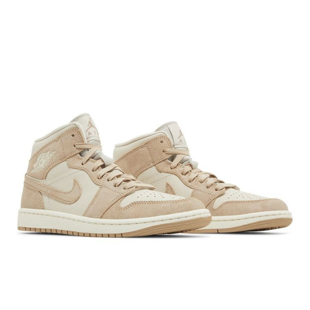 Jordan 1 Mid SE Legend Light Brown – lifestyle foto | Purekickz