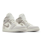 Jordan 1 Mid SE Neutral Grey Sail – lifestyle foto | Purekickz