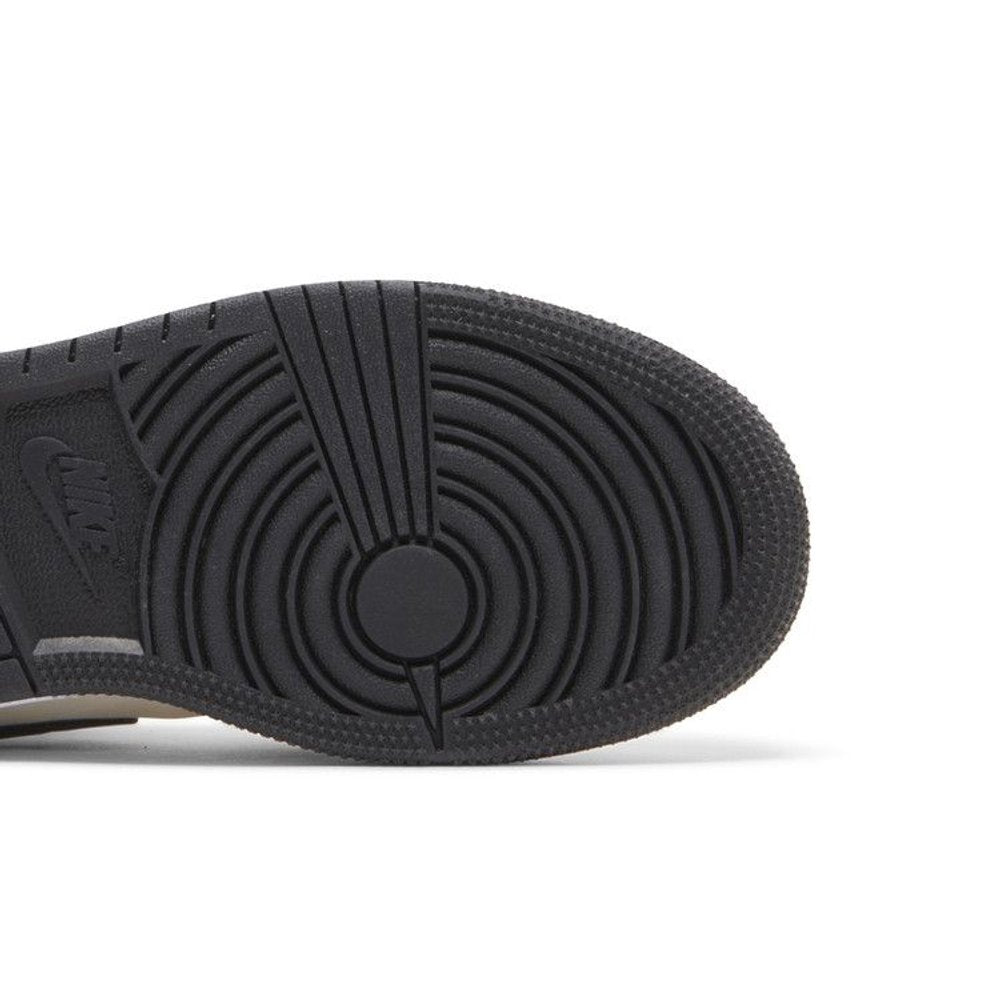 Jordan 1 Mid SE Orange Suede (GS) – pohled shora | Purekickz