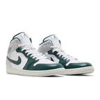 Jordan 1 Mid SE Oxidized Green – lifestyle foto | Purekickz