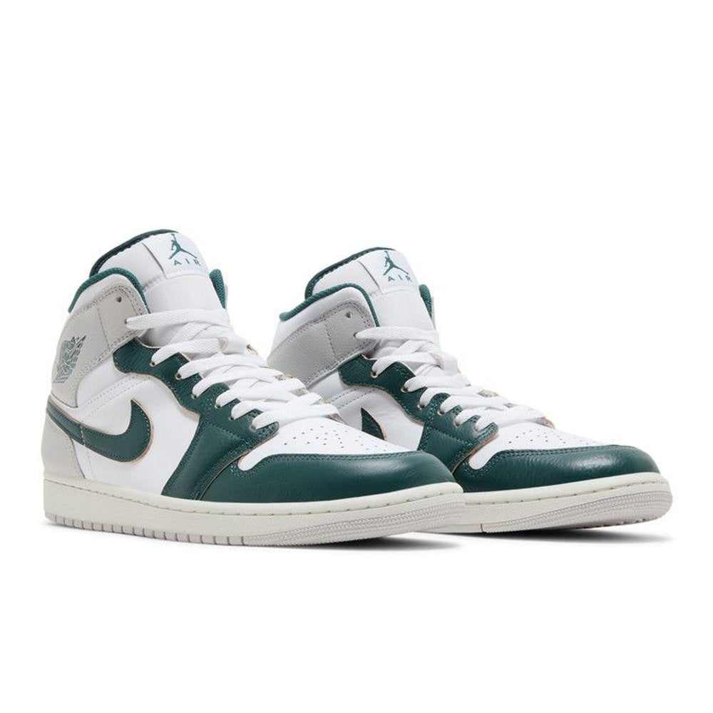 Jordan 1 Mid SE Oxidized Green – lifestyle foto | Purekickz
