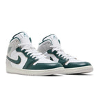 Jordan 1 Mid SE Oxidized Green – lifestyle foto | Purekickz