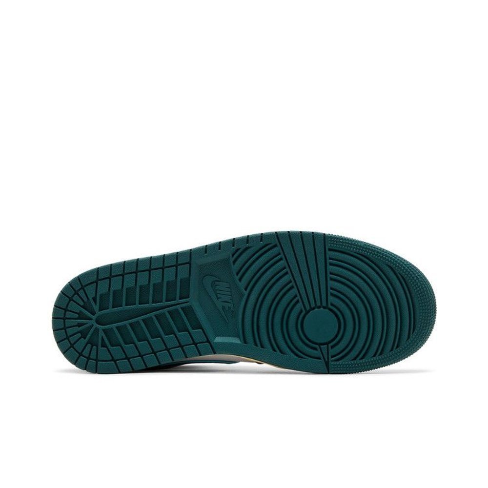 Jordan 1 Mid SE Oxidized Green (W) – zadní pohled | Purekickz