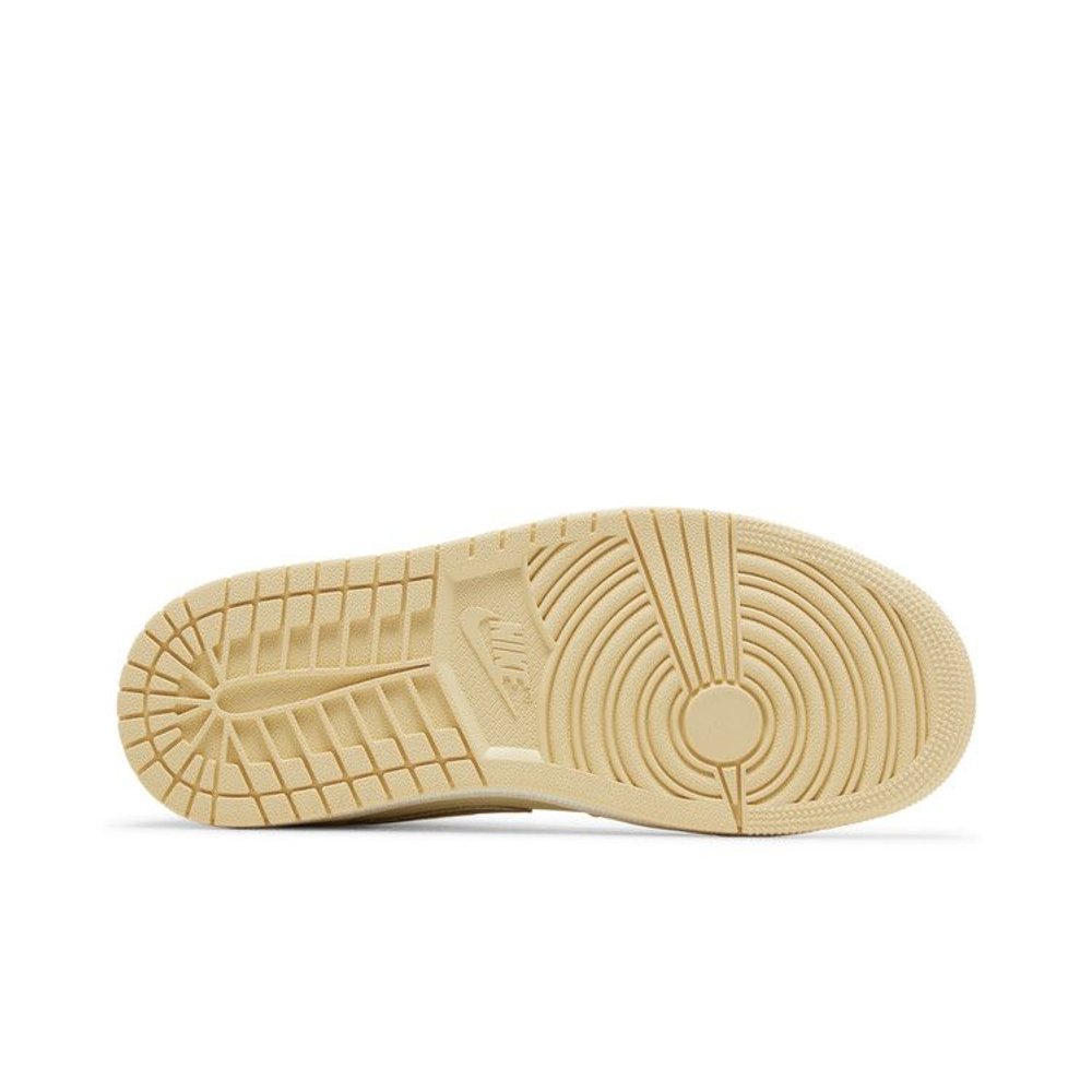 Jordan 1 Mid SE Pale Vanilla Metallic Gold (W) – zadní pohled | Purekickz