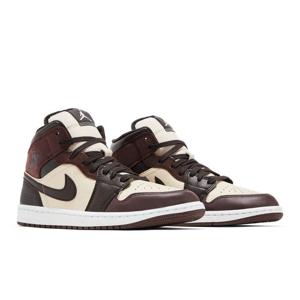 Jordan 1 Mid SE Paris YMCA – lifestyle foto | Purekickz