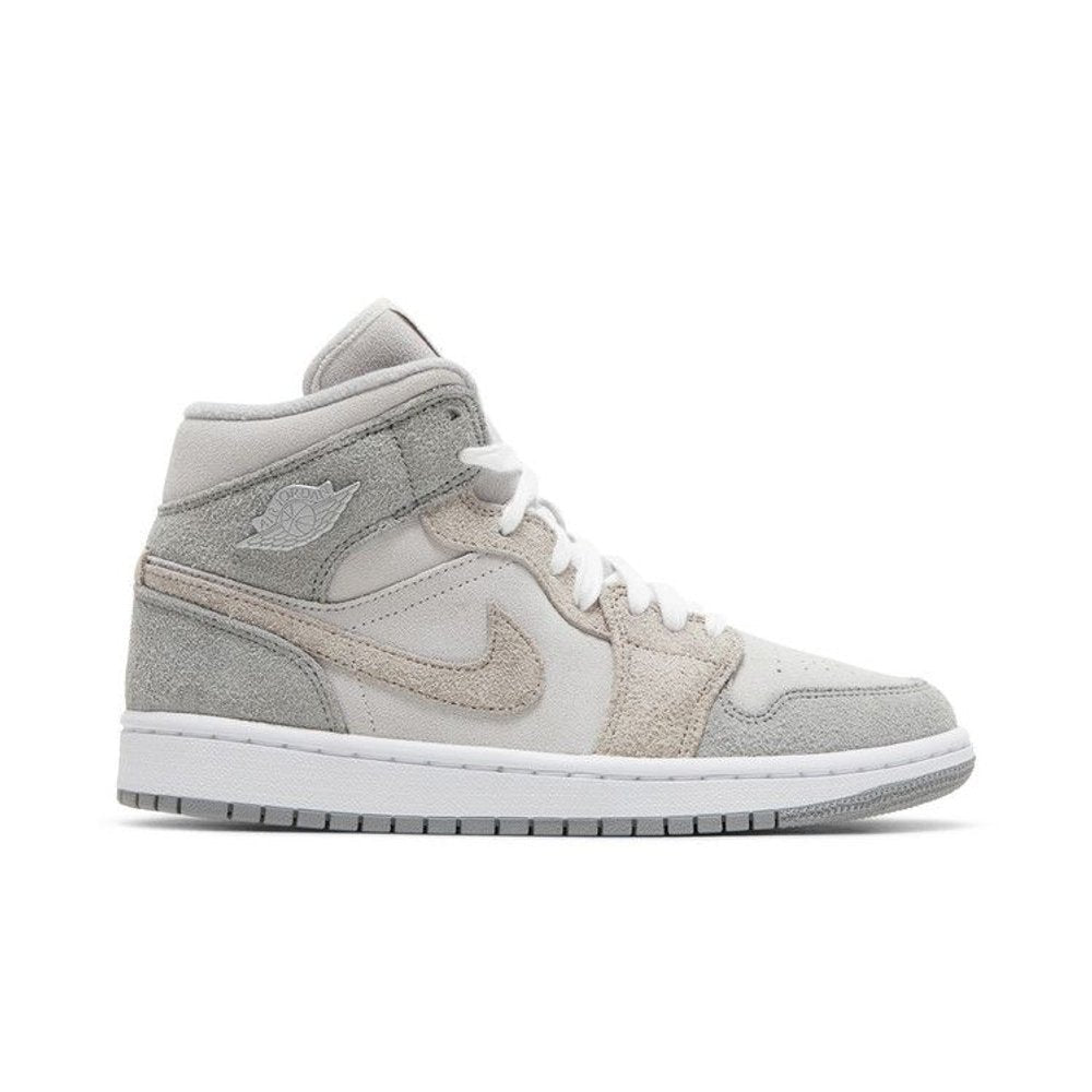 Jordan 1 Mid SE Particle Grey – boční pohled | Purekickz