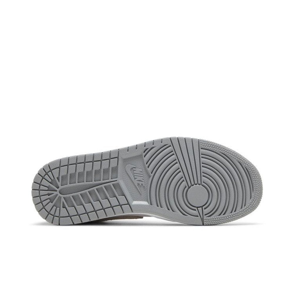 Jordan 1 Mid SE Particle Grey – zadní pohled | Purekickz